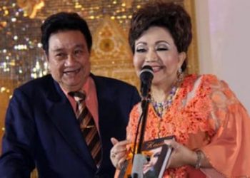 Nazif Basir bersama isterinya Elly Kasim