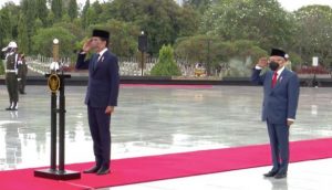 Presiden RI Joko Widodo (Jokowi) bertindak sebagai inspektur upacara pada Upacara Ziarah Nasional dalam rangka Peringatan Hari Pahlawan tahun 2021, Rabu (10/11/2021) pagi.