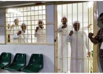 Beredar foto Habib Rizieq Shihab berpose bersama rekan-rekannya dalam sel tahanan.