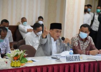 Anggota Pansus DPR RI tentang RUU Landas Kontinen Indonesia Romo H.R. Muhammad Syafi&apos;I