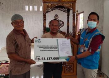 Peduli Lingkungan Sekitar, PLN Sumbar Serahkan Bantuan CSR/TJSL untuk Masyarakat Lubuk Sikaping & Agam