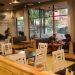 Suasana dalam kafe dan Resto Sushi Rock n Roll