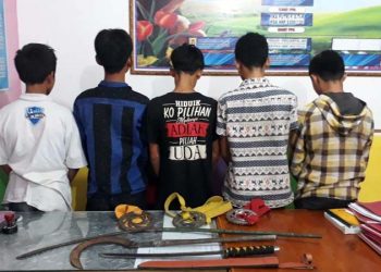 Lima dari 32 pelajar yang ditangkap polisi karena tawuran di Kota Solok.