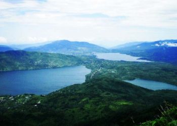 Pemandangan yang terlihat dari Bukik Cambai, Alahan Panjang.