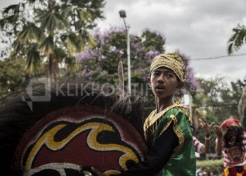 Permainan kuda kepang di Sawahlunto dalam acara Festival Wayang Nusantara