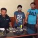 Dua pelaku narkoba yang diamankan oleh Polres Dharmasraya bersama dengan barang bukti.