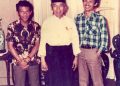 Syahdanur muda (kiri) usai mewawancarai mantan Wapres Adam Malik 1984 bersama tim Harian Mardeka M Darlis (almarhum)