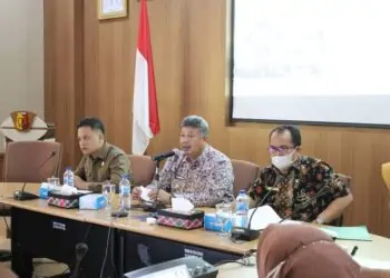 Wali Kota Solok, H. Zul Elfian Umar (tengah) membuka forum konsultasi publik Ranwal RKPD 2023.(Prokomp)