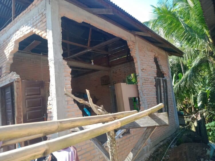 Rumah warga yang rusak akibat gempa Pasaman (Istimewa)