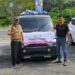 Wakil Ketua Baznas PT Semen Padang Rinold Thamrin (kanan) dan Kepala Pelaksana Harian UPZ Baznas Semen Padang Muhammad Arif (kiri)   melepas  bantuan bantuan  logistik dan sembako  untuk korban gempa Pasaman Barat, Sabtu (26/2/2022).