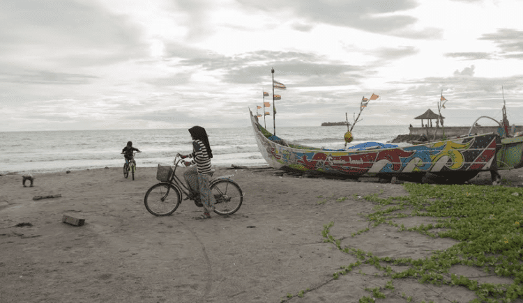 Warga Pariaman masih ada yang BAB di pantai