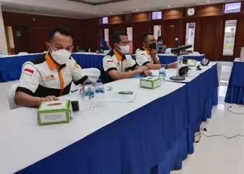 Kepsek SMK Semen Padang Gusriadi S.Pd, MM bersama Defi Marwan,S.Pd, dan Budiansyah,S.Pd saat menjadi narasumber pada Seminar Management SMK:Implementasi 5S/Kaizen yang digelar Kemenperin secara daring dan luring pada 2 Februari 2022.