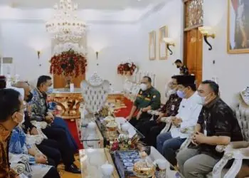 Bupati Solok, H. Epyardi Asda dan rombongan saat bertemu tim dari Pemerintah Provinsi Jambi.(Ist)