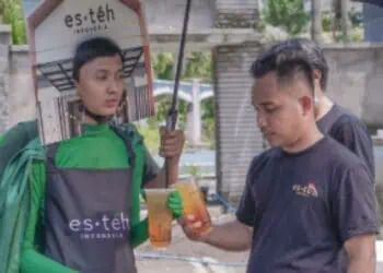 Ghozali Everyday saat proses iklan Esteh Indonesia.