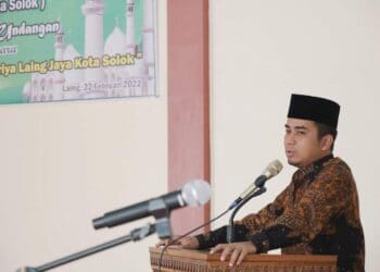 Wawako Solok, Ramadhani Kirana Putra saat peresmian Musala Al Hijrah di Kelurahan Laing.(Prokomp)