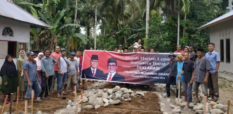 Puluhan Buruh di Padang Pariaman mendukung Prabowo Subianto dan Muhaimin Iskandar untuk jadi pasangan Capres dan Cawapres Pemilu 2024.