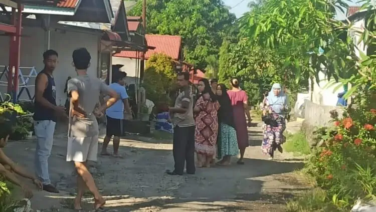 warga keluar rumah saat gempa pasbar, Juamat pagi