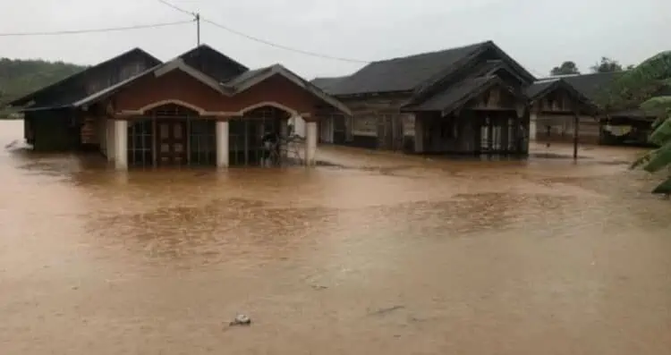 Banjir yang merendam rumah warga di Desa Batilai, Kecamatan Takisung, Kabupaten Tanah Laut, Provinsi Kalimantan Selatan, Selasa (8/3). (BNPB Kabupaten Tanah Laut)