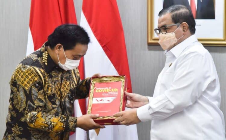 Sekretariat Kabinet (Setkab) meluncurkan Buku Indonesia dan Pandemi COVID-19