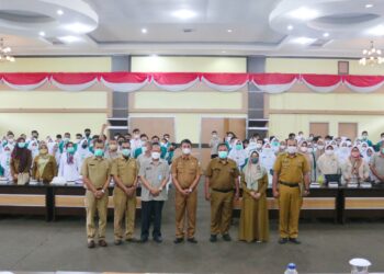 Serahterima mahasiswa PKL Poltekkes Kemenkes Padang di Kantor Bupati Solok.(Ist)