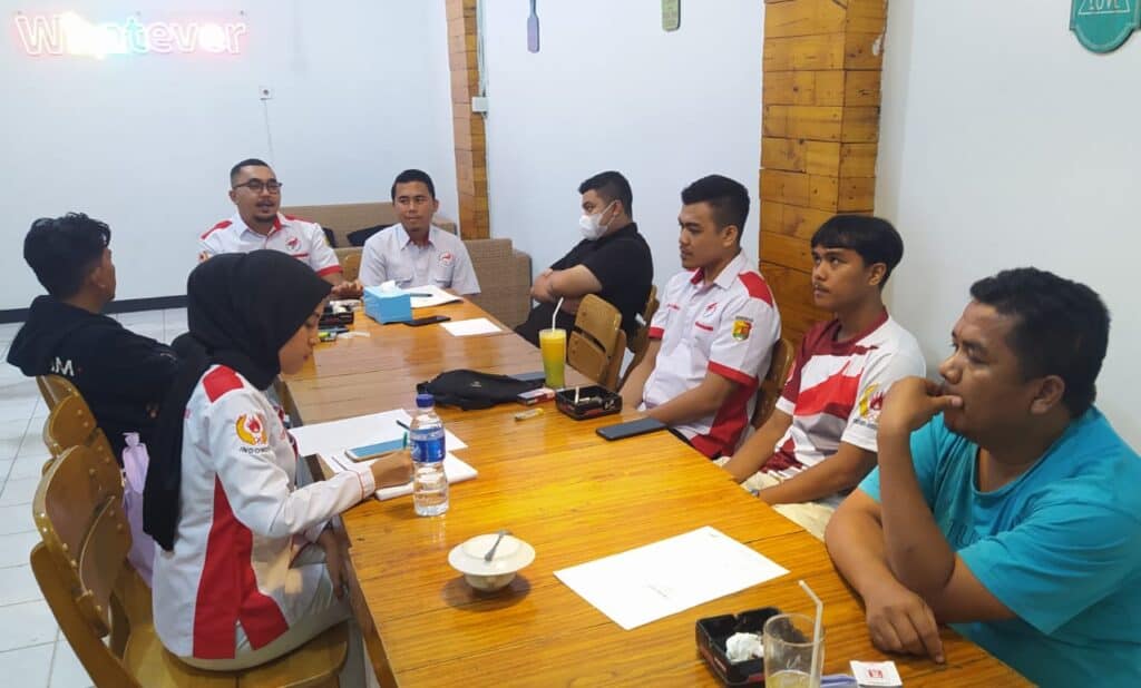 Rapat koordinasi pengurus ESI Kota Solok dengan sejumlah pengusaha rental PS.(Klikpositif)