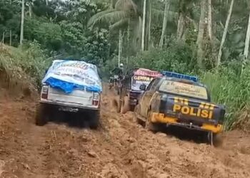 Pemerintah pasbar menggandeng komunitas mobil off-road dalam pendistribusian logistik