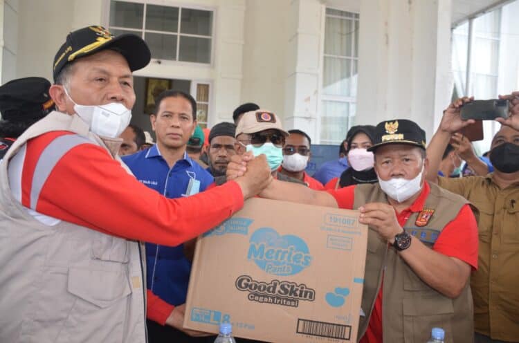 Bupati Agam Salurkan Bantuan Korban Gempa Pasaman-Pasbar