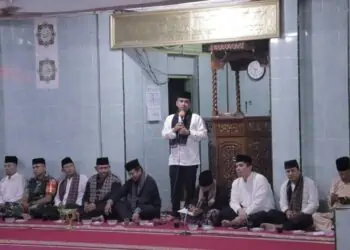 wakil Wali Kota Solok, Ramadhani Kirana Putra membuka panggung pidato adat di Masjid Nurul Yaqin, Kelurahan Kampung Jawa.(Prokomp)