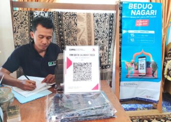 Layanan QRIS Bank Nagari di Outlet Batik Tulis Salingka Tabek, Kabupaten Solok.(Klikpositif)