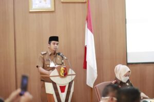 Rakor, Wawako Solok minta TPID antisipasi kelangkaan dan kenaikan harga sembako saat Ramadan 1443 Hijriah.(Prokomp)