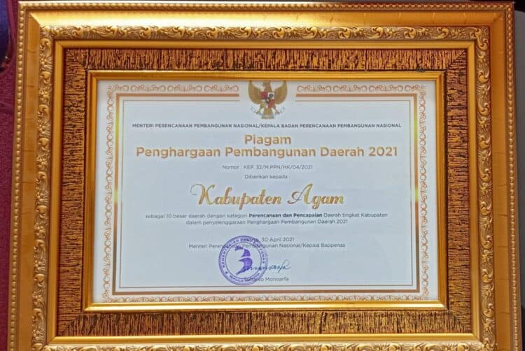 Mengakhiri tahun 2021, Kabupaten Agam meraih piagam Penghargaan Pembangungan Daerah (PPD) 2021 dari Kementerian Perencanaan dan Pembangunan Nasional