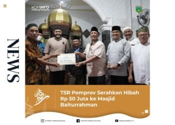 TSR Pemprov Serahkan Hibah Rp 50 Juta ke Masjid Baiturrahman