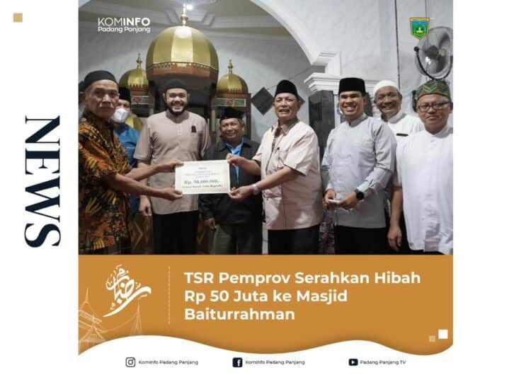 TSR Pemprov Serahkan Hibah Rp 50 Juta ke Masjid Baiturrahman