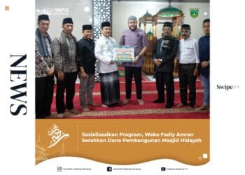 Sosialisasikan Program, Wako Fadly Amran Serahkan Dana Pembangunan Masjid Hidayah