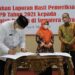 Disaksikan Wakil Ketua DPRD, Efriyon Coneng, Wako Solok H. Zul Elfian menandatangani serah terima LHP Kota Solok tahun 2021 dari BPK Perwakilan Sumbar dengan hasil opinit WTP (Prokomp)