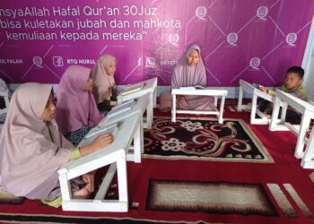 Para anak-anak korban gempa kembali bisa mengikuti pelajaran tahfiz atau menghafal Al Quran di Rumah Tahfiz Nurul Falah, Kajai, Pasbar usai direhab oleh Partai Gerindra.