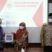 Kepala Perwakilan BPK RI Sumbar Yusnadewi menyerahkan Opini WTP atas LHP 2021 kepada Bupati Tanah Datar Eka Putra didampingi Ketua DPRD Rony Mulyadi di Padang