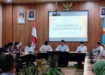 Wali Kota Solok, H. Zul Elfian Umar dan Wawako Ramdhani Kirana Putra saat rapat koordinasi bersama OPD.(Prokomp)