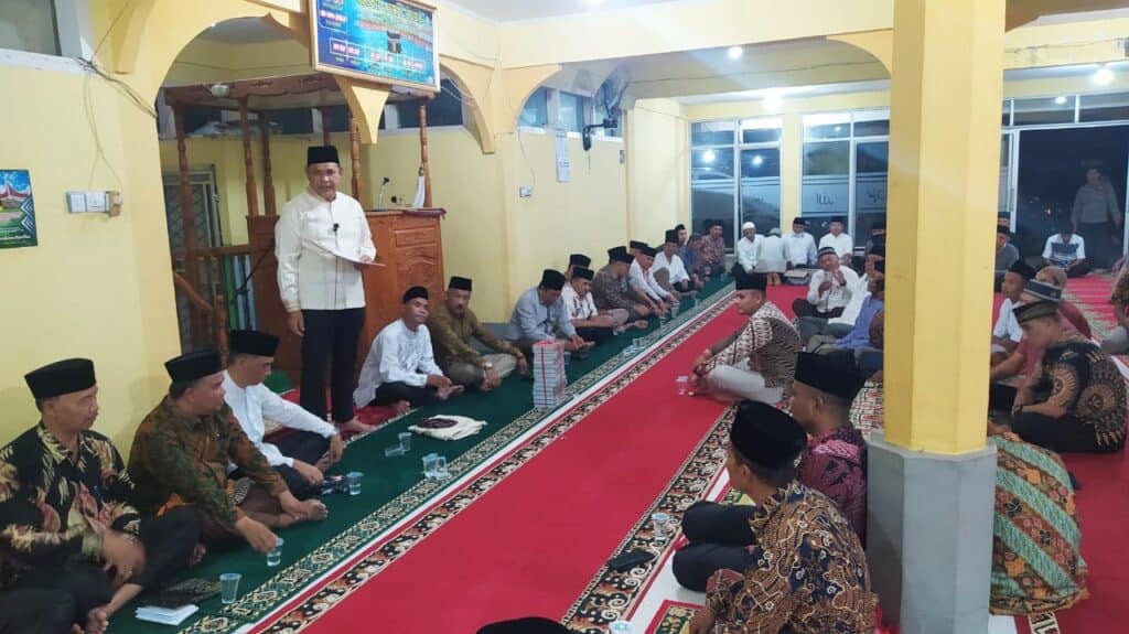 Bupati Solok, H. Epyardi Asda bersama OPD mendengarkan asirasi masyarakat Nagari Aripan.(Klikpositif)