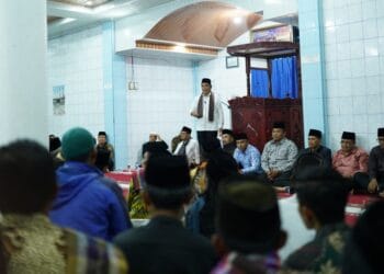 Bupati Solok, H. Epyardi Asda saat menerima aspirasi masyarakat Nagari Sirukam.(Ist)