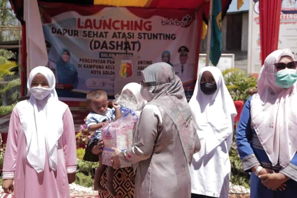 Kota Solok meluncurkan layanan Dapur Sehat Atasi Stunting (Dashat), Jumat (1/4/2022) di halaman Kantor Camat Lubuk Sikarah. Layanan itu untuk mempercepat penurunan kasus stunting di Kota Solok.