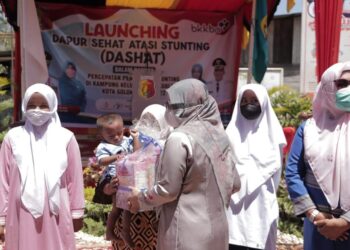 Kota Solok meluncurkan layanan Dapur Sehat Atasi Stunting (Dashat), Jumat (1/4/2022) di halaman Kantor Camat Lubuk Sikarah. Layanan itu untuk mempercepat penurunan kasus stunting di Kota Solok.