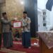 TSR Kota Solok menyerahkan bantuan terhadap masjid Raudhatul Jannah Kelurahan PPA.(Klikpositif)