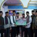 Sekda Kabupaten Solok, Medison menyerahkan bantuan dana hibah bagi masjid.(Ist)