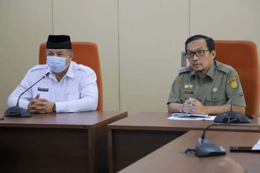 Wali Kota Solok, Zul Elfian Umar saat audiensi dengan Sekretaris Badan Penelitian dan Pengembangan Pertanian (Balitbangtan), Dr. Haris Syahbuddin.(Prokomp)