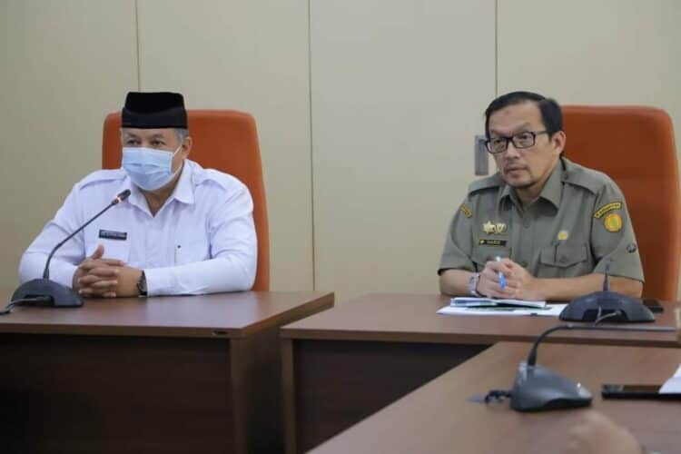 Wali Kota Solok, Zul Elfian Umar saat audiensi dengan Sekretaris Badan Penelitian dan Pengembangan Pertanian (Balitbangtan), Dr. Haris Syahbuddin.(Prokomp)