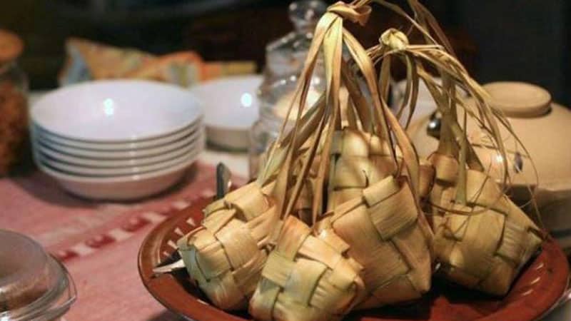 Langkah Membuat Ketupat Dari Anyaman Daun Kelapa Hingga Tips Agar Enak