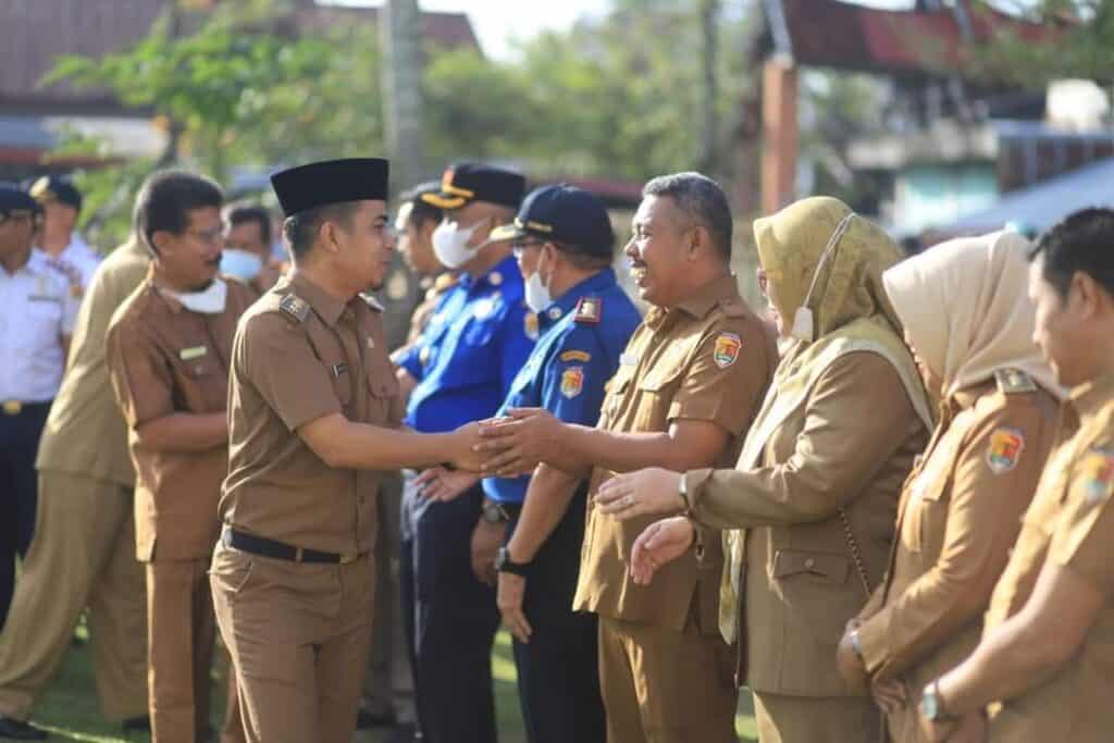 Wakil Wali Kota Solok, Ramadhani Kirana Putra saat halal bi halal dengan pegawai.(Prokomp)