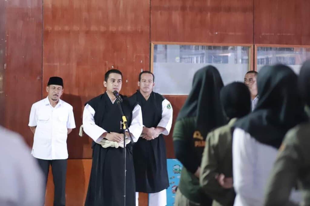 Ketua Perkemi Kota Solok, Ramadhani Kirana Putra meresmikan Dojo Kempo di Dinas Satpol PP.(Prokomp)