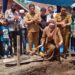 Staf Ahli Bupati Dessy Trikorina meletakan batu pertama bedah rumah layak huni di Nagari Padang Magek